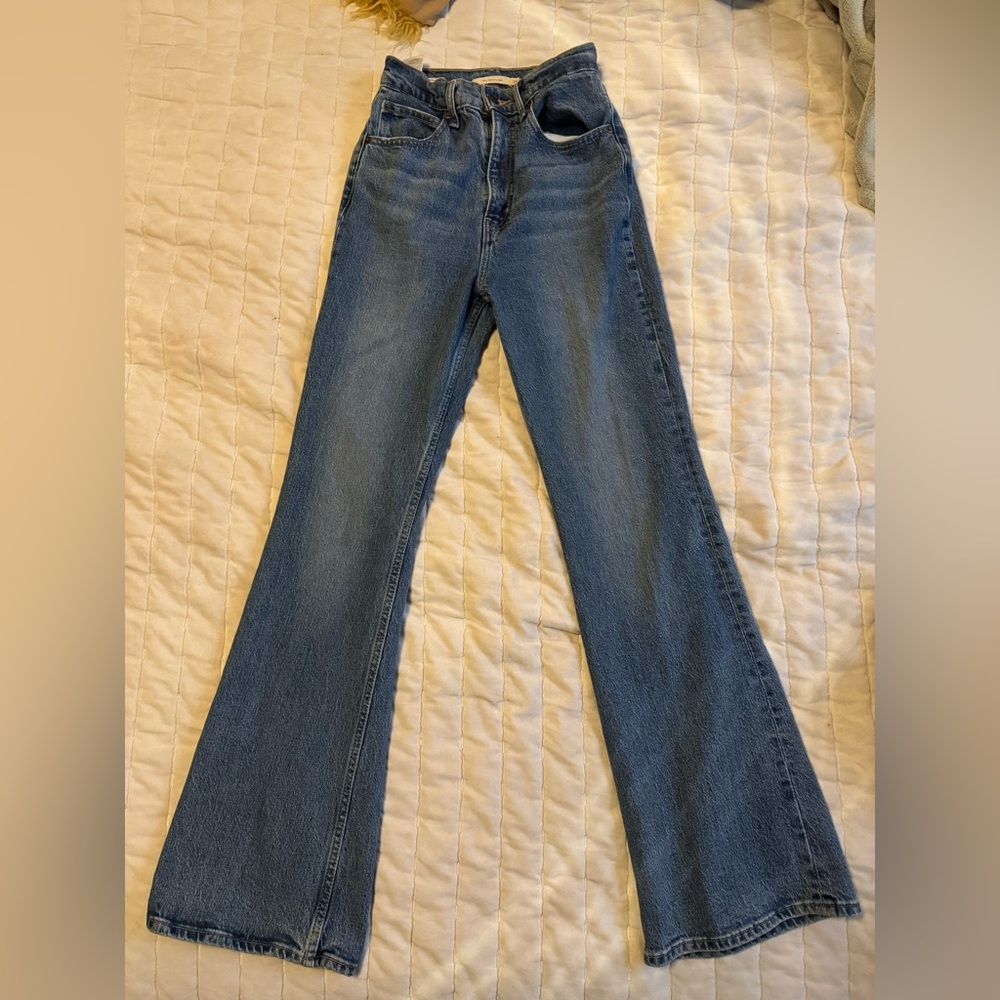 LEVIS 70s HIGHRISE FLARE JEANS